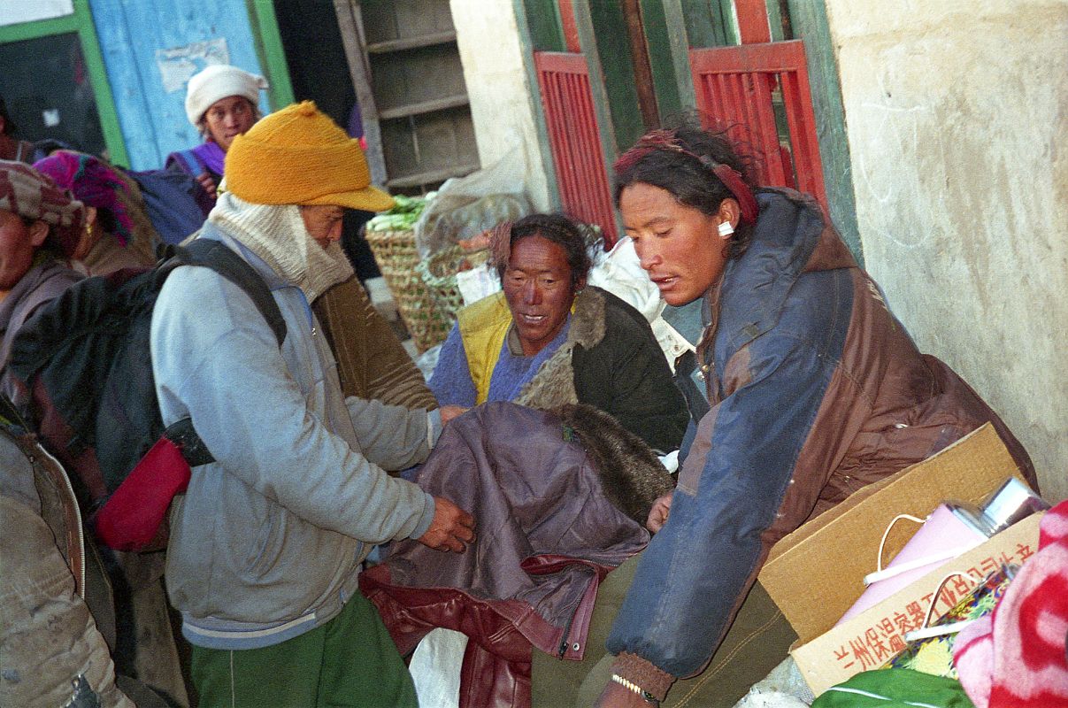 15 Tibetans Travel Over The Nangpa La To Sell At Namche Bazaar Saturday Market